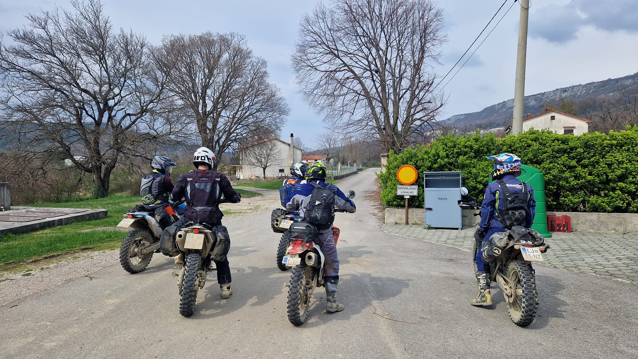 Slika znak bonton vožnje